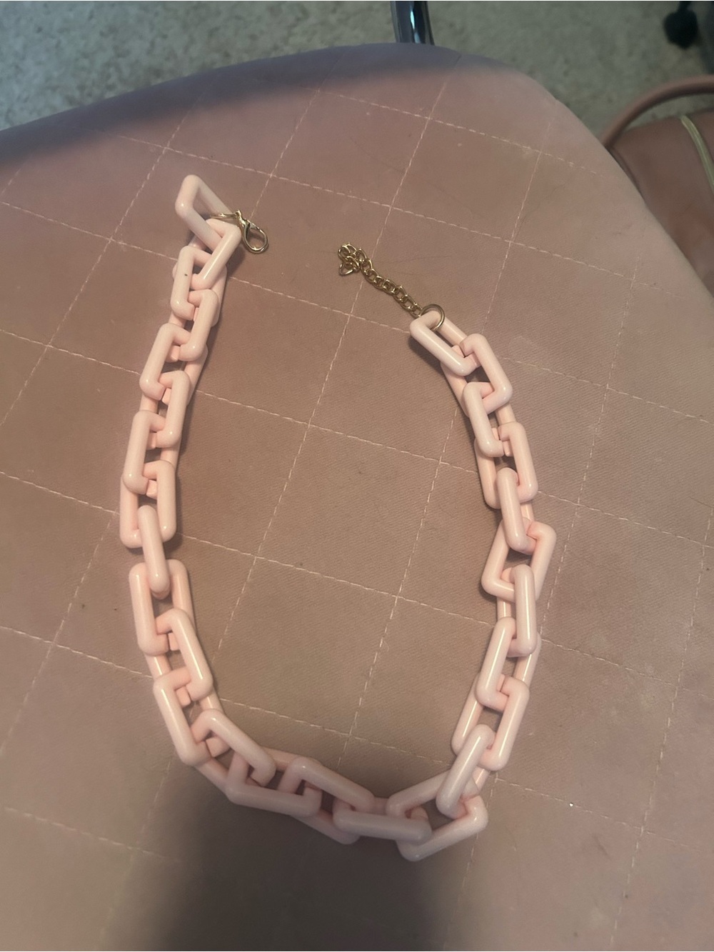 Pink chunky chain link necklace - Picture 2 of 3